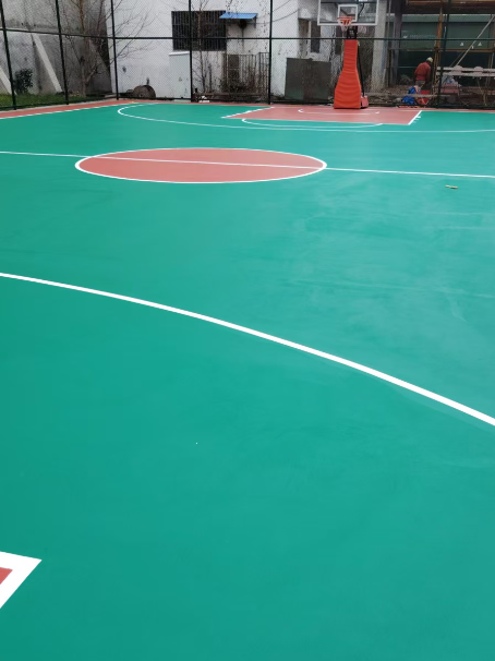 井陉 球场长期使用易出现地面开裂